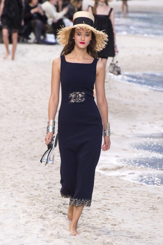 Chanel Fashion Show Spring - Summer 2019 photos and video