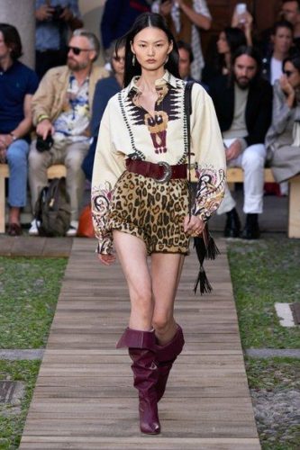 Animal printer shorts and ethnic blouse Etro Spring 2020 Ready-to-Wear