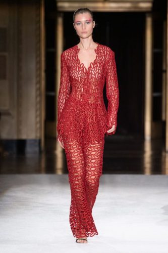 Red lacy dress Christian Siriano Spring 2020 Ready-to-Wear