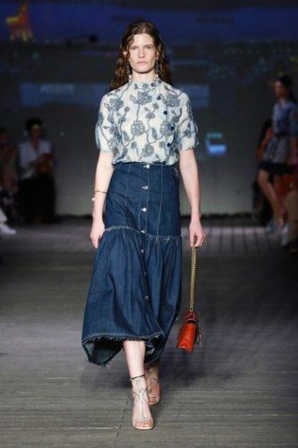 Tiered jeans skirt Chloé Resort 2020 fashion show