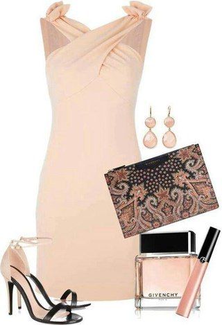 Summer dress outfit in nude tones