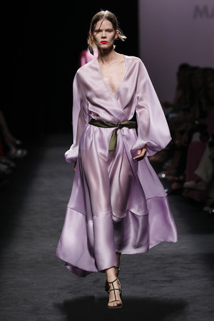 Lilac silk dress with deep green belt Marcos Luengo Primavera Spring Summer Verano 2020 collection