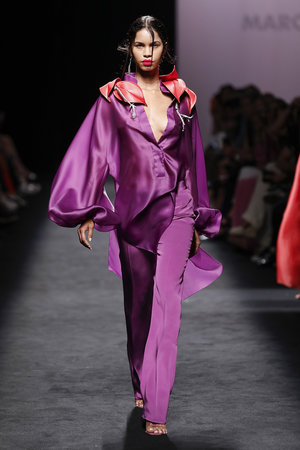 Silk violet pants suit with red leaves accents Marcos Luengo Primavera Spring Summer Verano 2020 collection