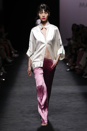 Silk white blouse over rose silk pants Marcos Luengo Primavera Spring Summer Verano 2020 collection