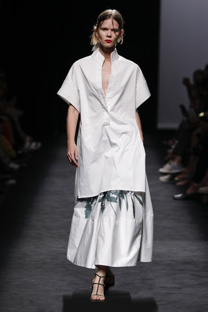 White caftan with white skirt Marcos Luengo Primavera Verano 2020 collection