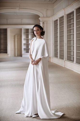 Asymmetrical long sleeve wedding dress Viktor&Rolf Bridal Couture Spring-Summer 2021 collection