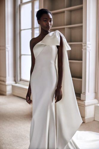 Asymmetrical wedding dress Viktor&Rolf Bridal Couture Spring-Summer 2021 collection