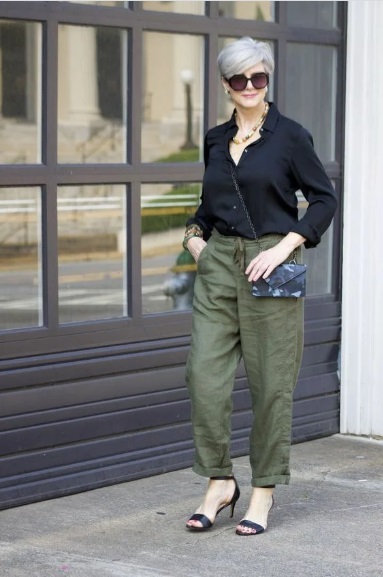 Black shirt and khaki pants casual style for women after 45