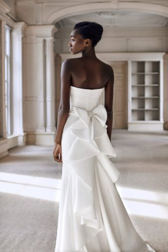 Bow and volanes on back Viktor&Rolf Bridal Couture Spring-Summer 2021 collection