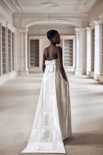 Geometrical train wedding dress Viktor&Rolf Bridal Couture Spring-Summer 2021 collection