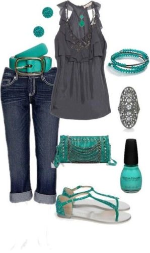 Boyfriend Jeans outfit with mint accents