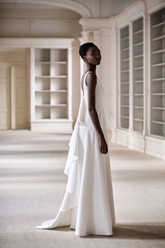 Simple elegant wedding dress Viktor&Rolf Bridal Couture Spring-Summer 2021 collection