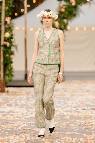 Beige pant suit Chanel Spring 2021 Couture Collection