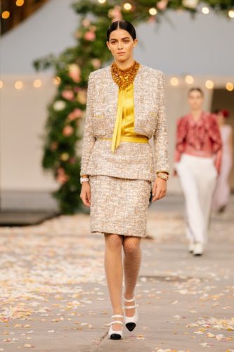 Beige tweed suit Chanel Spring 2021 Couture Collection