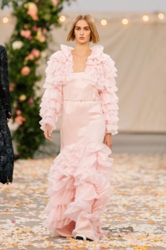 Light pose long dress Chanel Spring 2021 Couture Collection